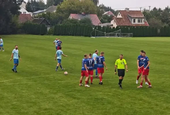 Rezerwy Polonii Pasłęk rozgromiły Iskrę Smykówko 8:1 w meczu A-Klasy