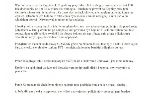 Niebezpieczna przeprawa przez Zalew Wiślany. Policyjny patrol wodny pomógł żeglarzowi