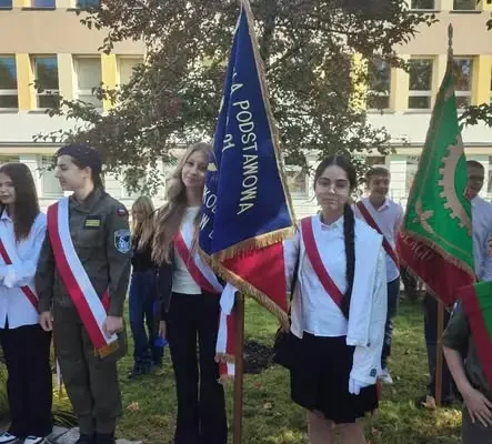 87. rocznica Polskiego Państwa Podziemnego — szkolny poczet sztandarowy oddał hołd bohaterom