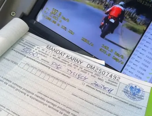Półko pod Pasłękiem: 25-latek na motocyklu pędził 137 km/h w terenie zabudowanym