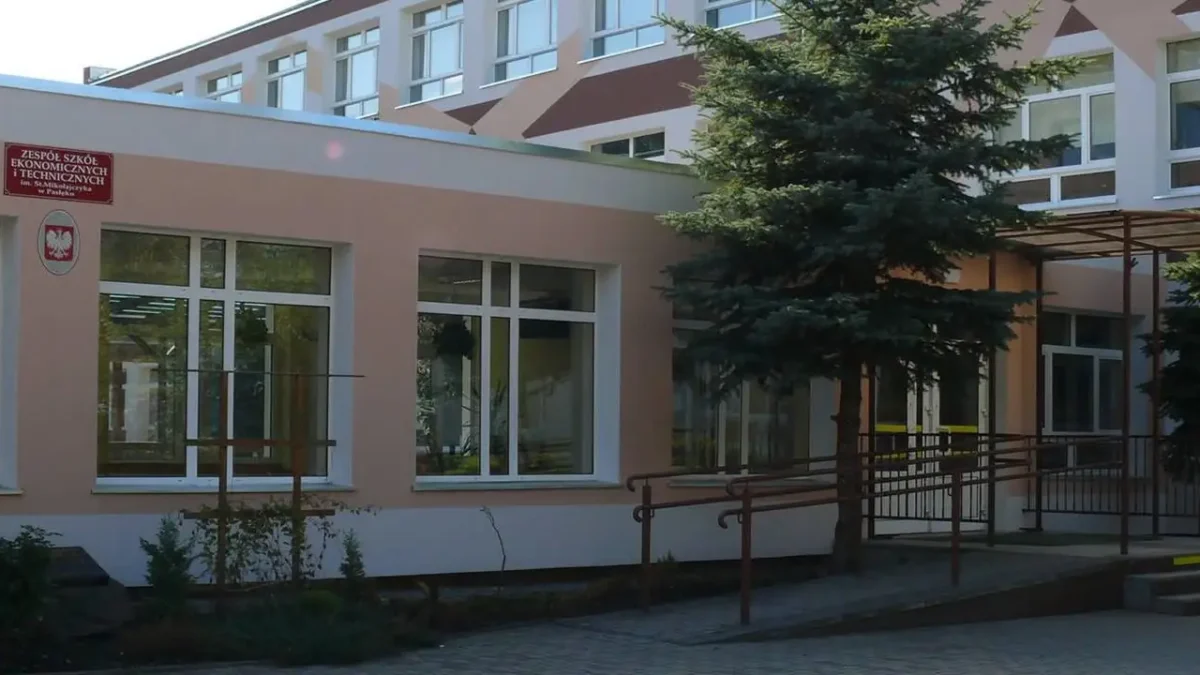 Uczniowie z Studzieńca uczą się nowoczesnego rolnictwa z dronami