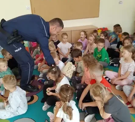 Dzielnicowy z Tolkmicka uczył dzieci, jak budować relacje i reagować na przemoc