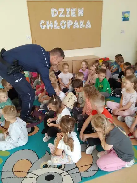 Dzielnicowy z Tolkmicka uczył dzieci, jak budować relacje i reagować na przemoc