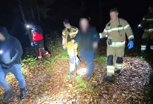 80-latek zasłabł w lesie podczas grzybobrania. Policjanci odnaleźli go po godzinie