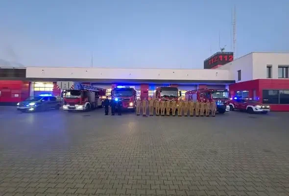 Strażacy z powiatu elbląskiego oddali hołd tragicznie zmarłym kolegom z Niska