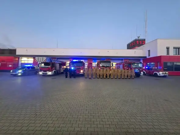 Strażacy z powiatu elbląskiego oddali hołd tragicznie zmarłym kolegom z Niska