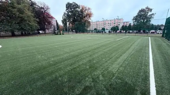 Orlik przy Szkole Podstawowej nr 4 w Elblągu przechodzi gruntowną modernizację