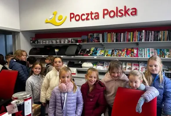 Uczniowie klasy 3c odkrywali tajniki pracy poczty