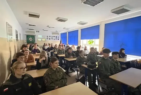 Uczniowie klas mundurowych poznali tajniki służby w WOT
