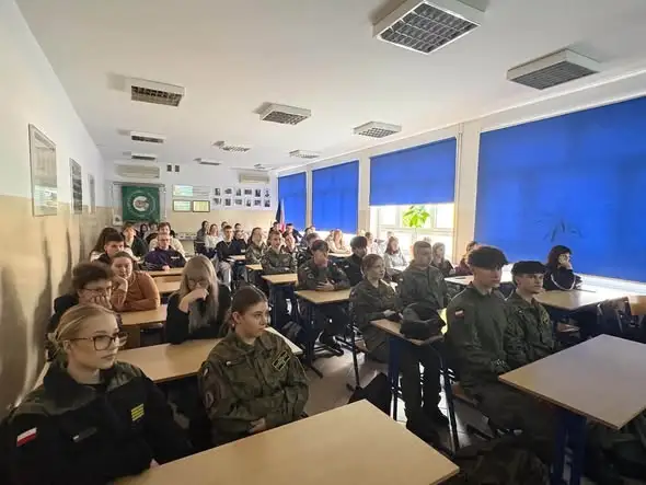 Uczniowie klas mundurowych poznali tajniki służby w WOT