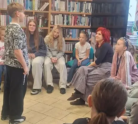 Warsztaty teatralne w Godkowie – dzieci odkrywały świat sceny
