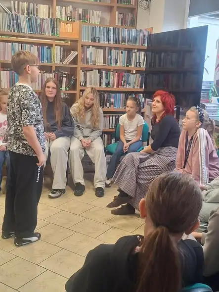 Warsztaty teatralne w Godkowie – dzieci odkrywały świat sceny