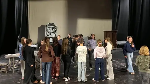 Klasa 6a odkryła teatralne kulisy w Elblągu