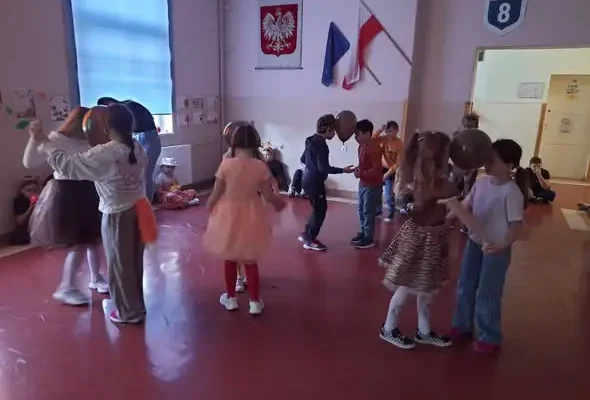 Bal Jesieni w klasach 1–3 – kolorowe święto w Szkole Podstawowej nr 8 w Elblągu