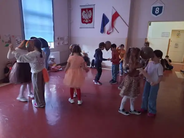 Bal Jesieni w klasach 1–3 – kolorowe święto w Szkole Podstawowej nr 8 w Elblągu