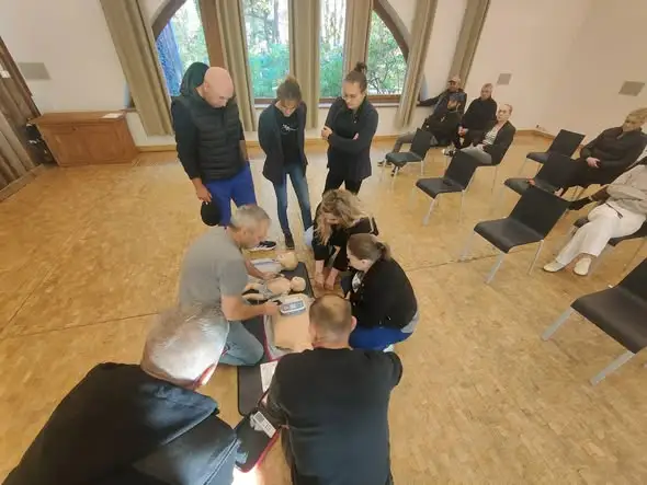 Strażacy z OSP Godkowo szkolili pracowników Hotelu Młyn Klekotki z pierwszej pomocy