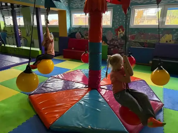Pierwszaki z Elbląga w „Bajlandii” – integracja przez zabawę