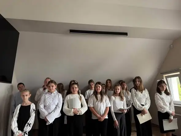 Dzień Papieski w Zwierznie – uczniowie zaprezentowali program słowno-muzyczny